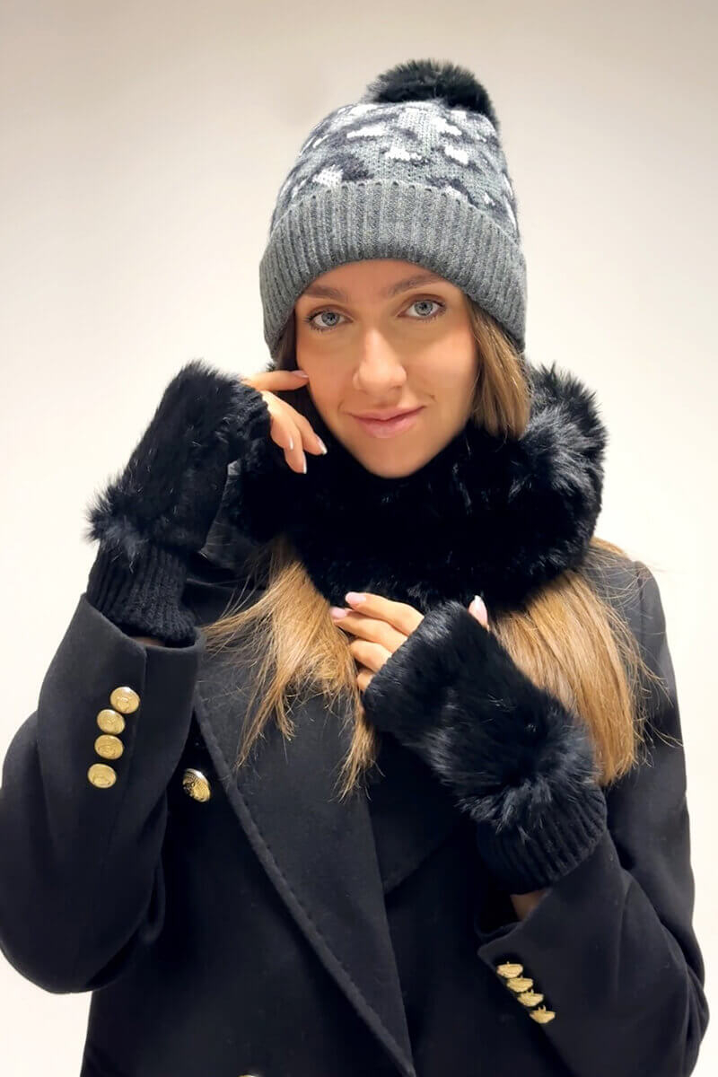 Γυναικείος σκούφος με πομπόν 14454-13 Indigo